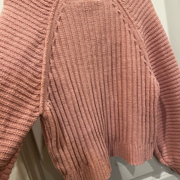 Pink Sweater Size Large. Like new condition, soft, comfortable and flattering. - Picture 3 of 6